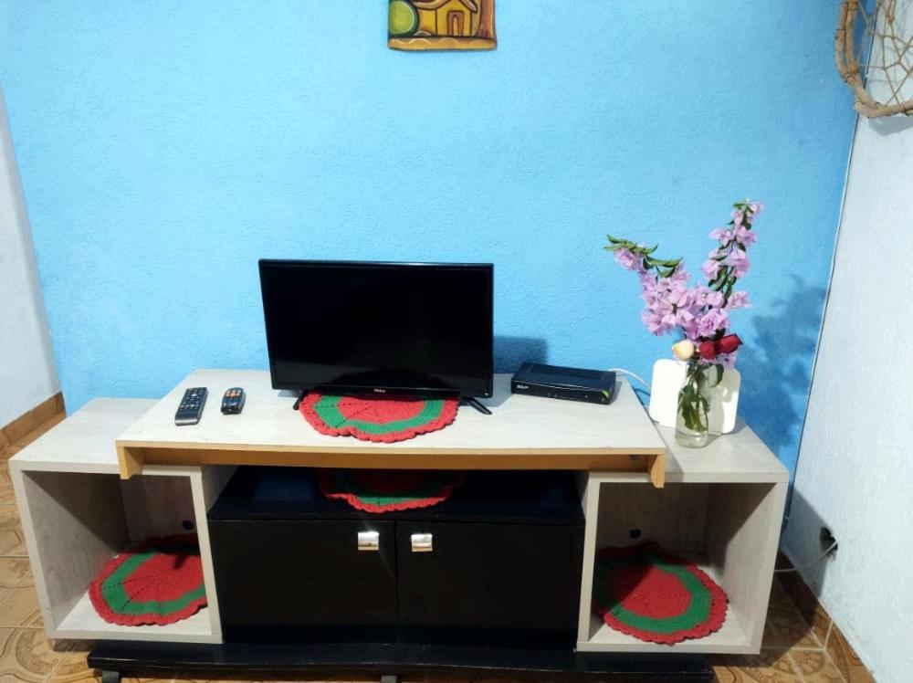 Casa Inteira A 450mt Da *